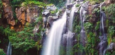 Carta da parati della cascata Reunion