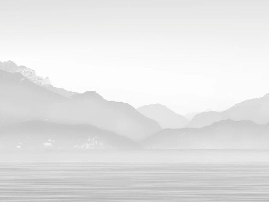Annecy e il suo tranquillo lago carta da parati in bianco e nero