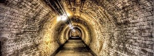 Carta da parati per tunnel di mattoni