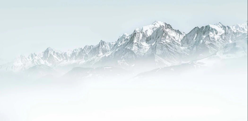 Carta da parati del Monte Bianco nella nebbia blu