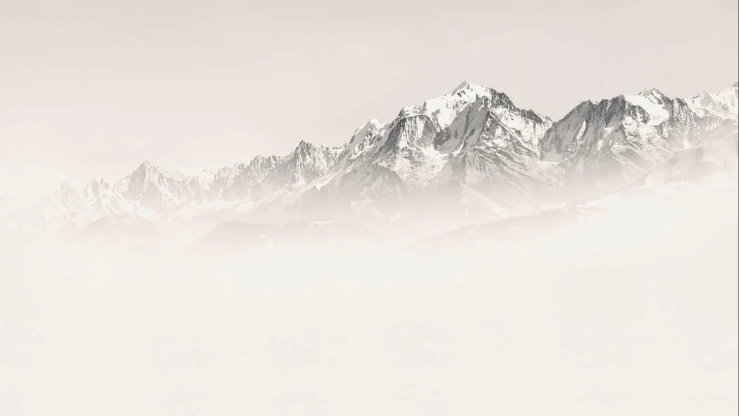 Il Monte Bianco nella nebbia seppia