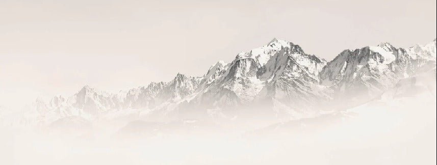 Il Monte Bianco nella nebbia seppia