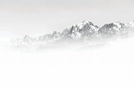 Il Monte Bianco nella nebbia carta da parati in bianco e nero