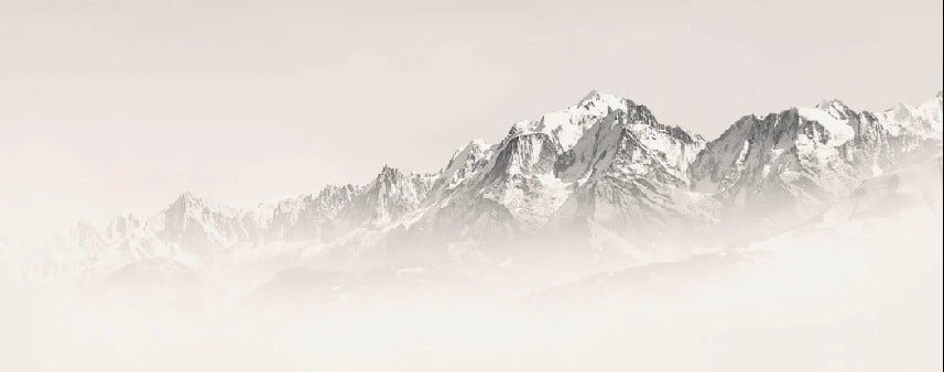 Il Monte Bianco nella nebbia seppia