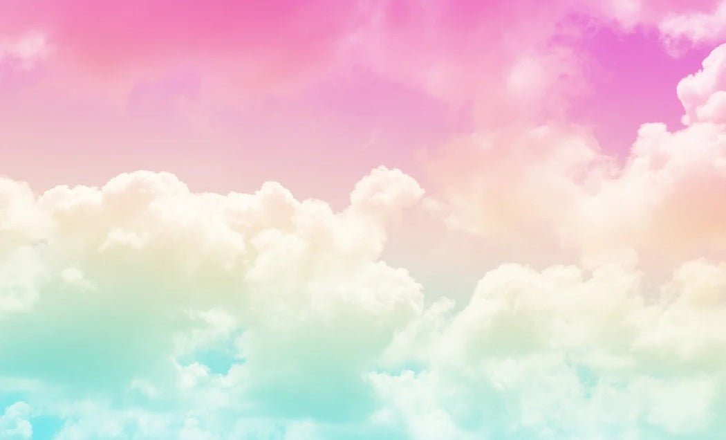 Carta da parati di tendenza con nuvole rosa e blu