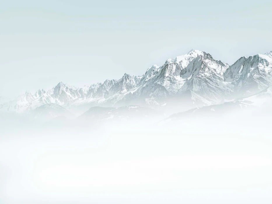 Carta da parati del Monte Bianco nella nebbia blu