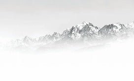 Il Monte Bianco nella nebbia carta da parati in bianco e nero