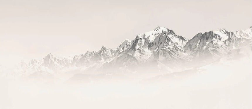 Il Monte Bianco nella nebbia seppia