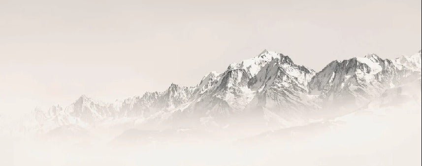 Il Monte Bianco nella nebbia seppia