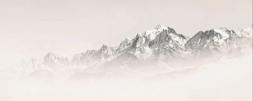 Il Monte Bianco nella nebbia seppia