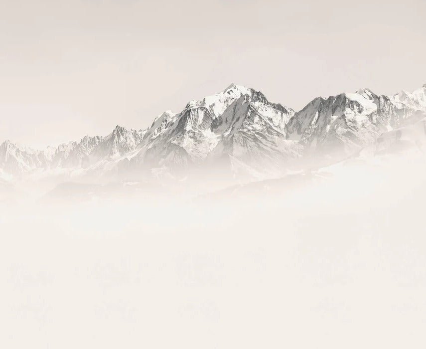 Il Monte Bianco nella nebbia seppia