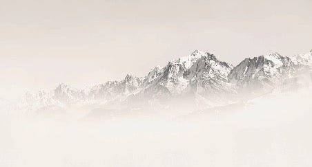 Il Monte Bianco nella nebbia seppia