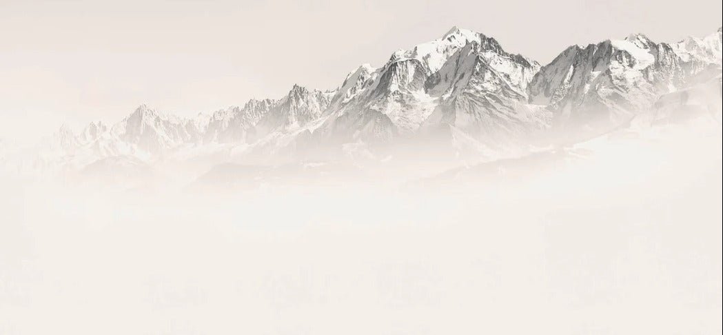 Il Monte Bianco nella nebbia seppia