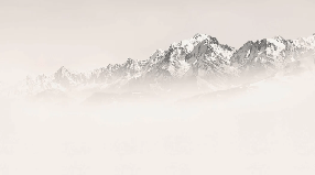 Il Monte Bianco nella nebbia seppia